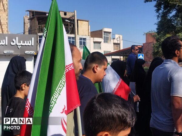 هم‌قدم با خانواده به یاد حماسه‌سازان دفاع مقدس
