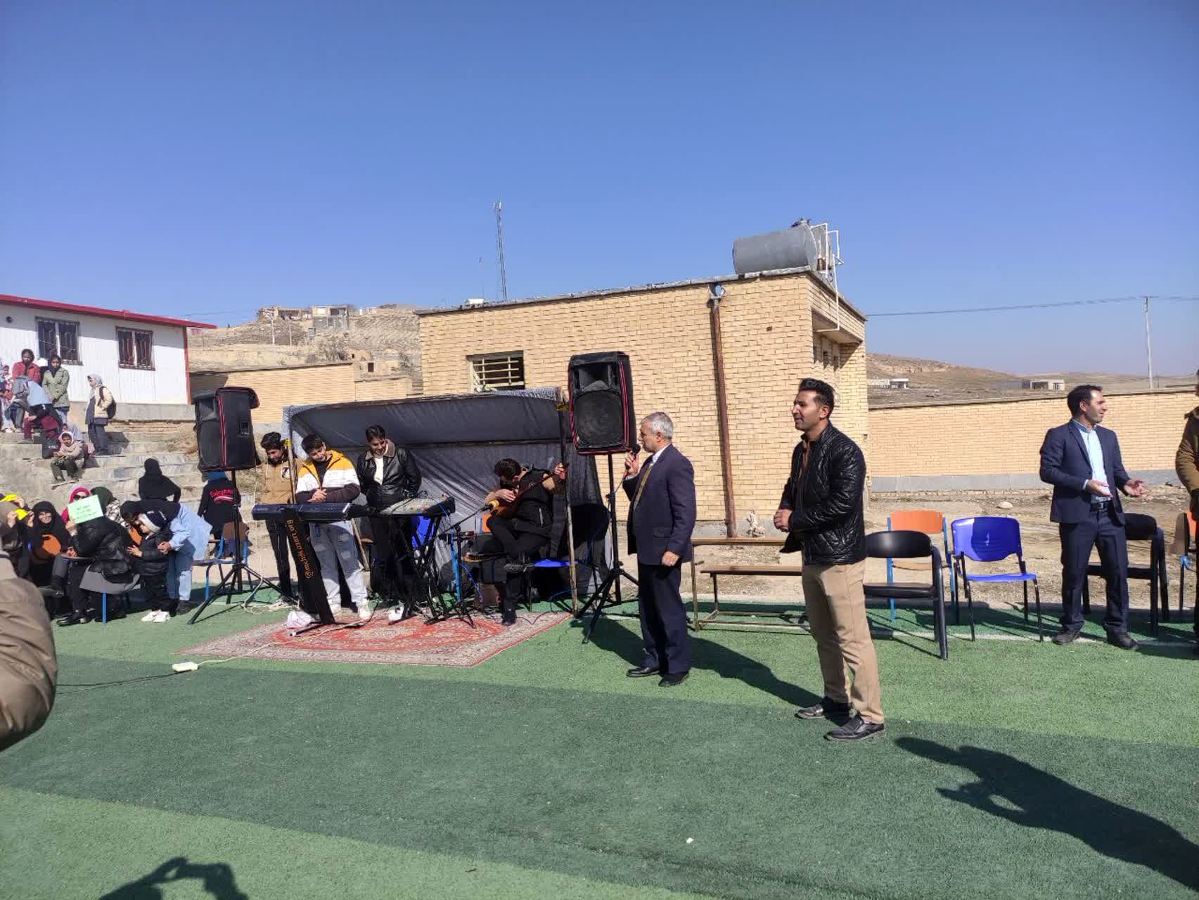 گرامیداشت دهه مبارکه فجر در روستای بیدک 