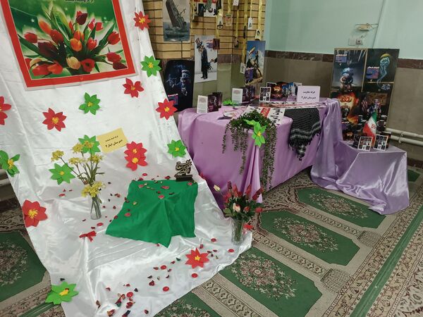 برگزاری مراسم انجمن اسلامی و مدرسه مقاومت در دبیرستان ایثار