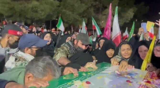 مراسم بدرقه شهید یونس نظر زاده همزمان با شهادت امام جعفر صادق(ع)