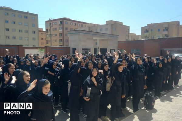 جشن بازگشایی مدارس در دبیرستان دخترانه خوارزمی