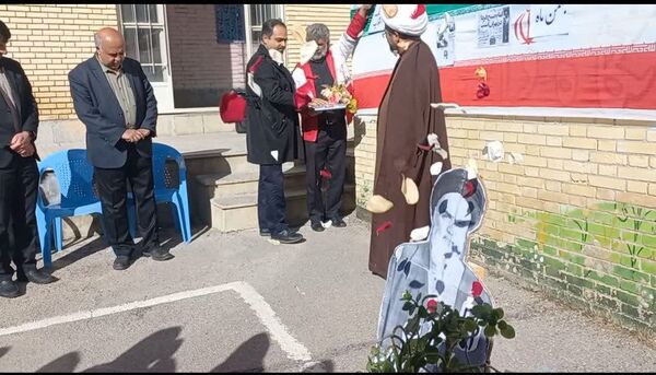 طنین زنگ انقلاب در مدرسه حضرت زهرا(س) نیر