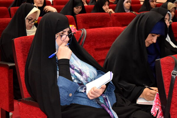 نشست توانمندسازی مدیران منطقه ۱۴ با محوریت مدیریت مدرسه‌محور و تحول آموزشی
