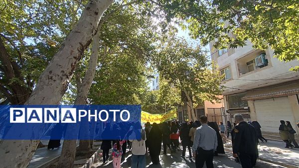 حضور پرشور دانش آموزان شهر محلات در راهپیمایی ۱۳ آبان در شهر محلات 