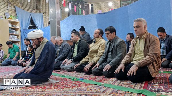 برپایی سفره‌های افطار ساده در شهر سفیددشت 