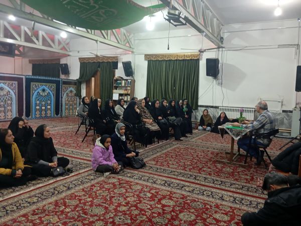 جلسه آموزش خانواده در دبیرستان دخترانه شهر آرا ۲