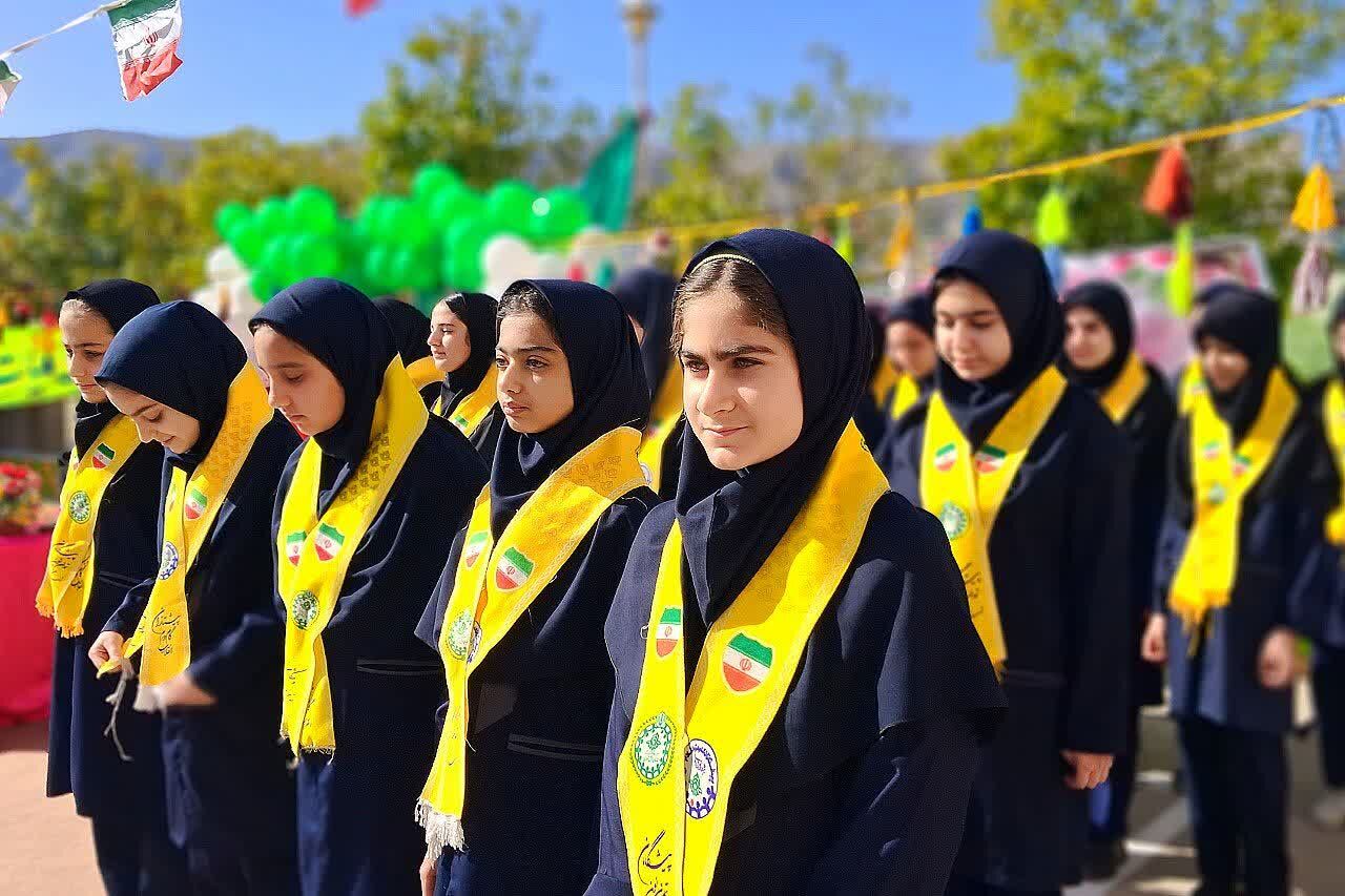 طنین زنگ انقلاب در مدرسه فرزانگان شهرستان باشت