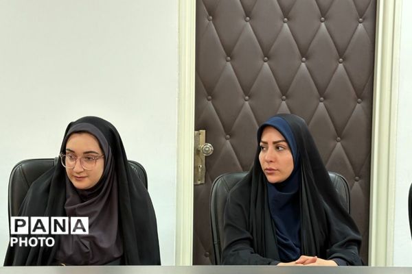 نشست صمیمی سرگروه‌ها به مناسبت هفته امور تربیتی