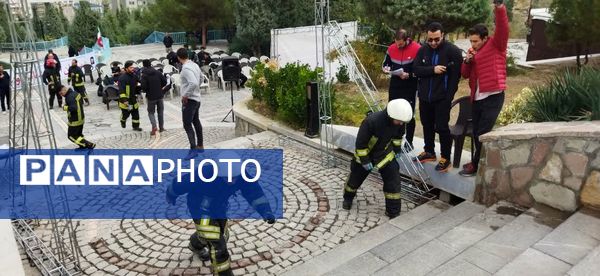 پله نوردی آتش‌نشانان مشهدی در پلکان باباکوهی 