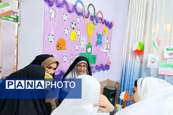  نمایشگاه دستاوردهای انقلاب و روایت‌های فجر در دبستان سمیه شهریار