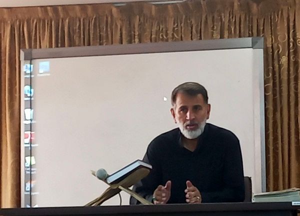 دانش‌آموزان نخبه و متفکر با ایده‌های خوب خود می‌توانند به مدرسه هویت ببخشند