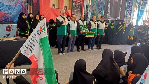 همایش دانش‌آموزان و بانوان خرم آبادی در سوگ رهبر شهید 