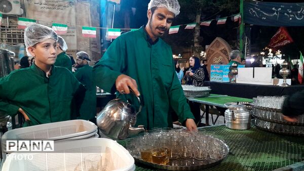 فعالیت چایخانه حضرت زهرا(س) در شب چهارم محرم 