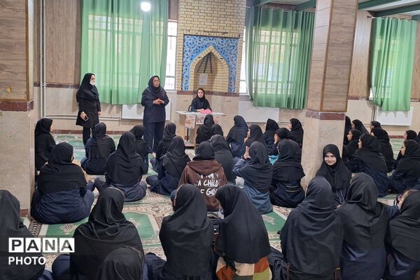 ترویج سبک زندگی سالم در مدرسه آمنه بهارستان با برگزاری هفته بهداشت