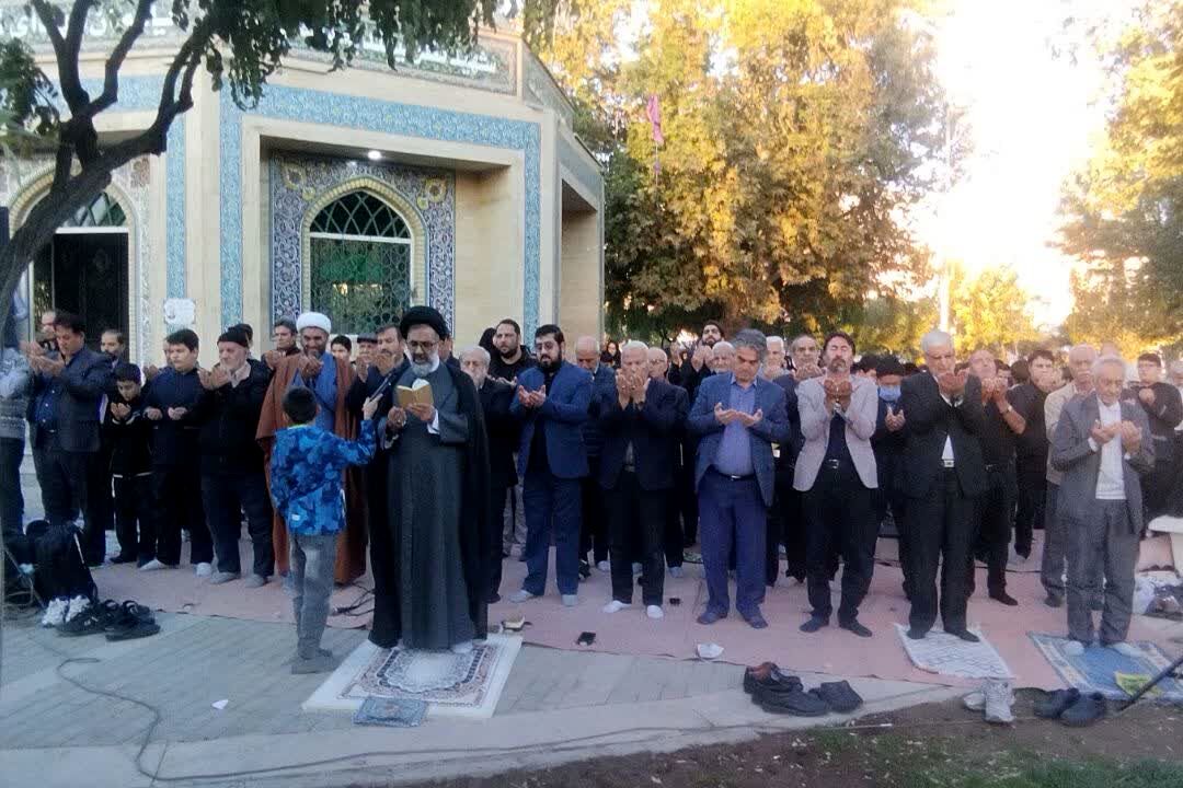 برگزاری نماز باران به امامت سید ابراهیم حسینی امام جمعه شهرستان فردیس در شهرک وحدت
