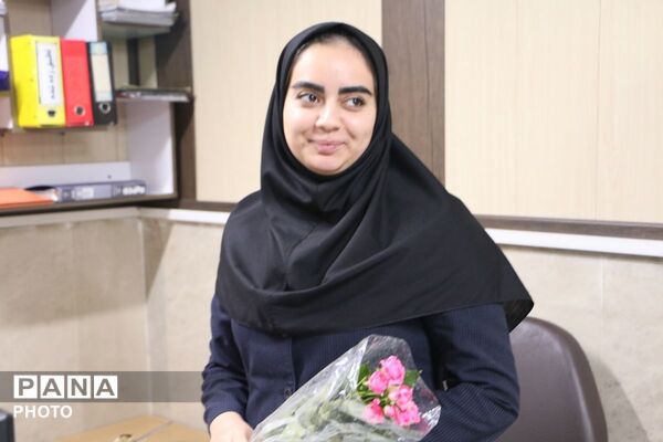 شاخه ای گل؛ هزاران قدردانی