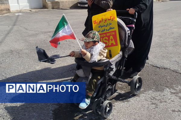 حضور پرشور دانش‌آموزان شهر بهمن در راهپیمایی ۲۲ بهمن ماه