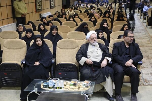 جلسه گرامیداشت و تجلیل از پدران و مادران شهدا 