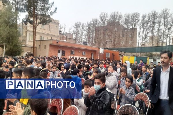 طنین شادی نیمه شعبان در مدرسه آیت الله خامنه ای پیشوا؛ تجلیل از مقام معلم و اجرای برنامه های شاد