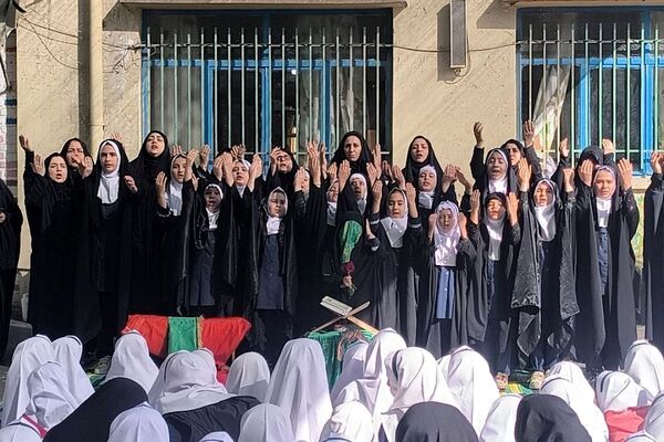 تجدیدِ پیمان با انقلاب و اهل بیت(ع) در روز ۱۳ آبان