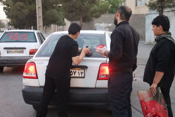 خادمی نوجوانان در عزاداری سید و سالار شهیدان در مشهد