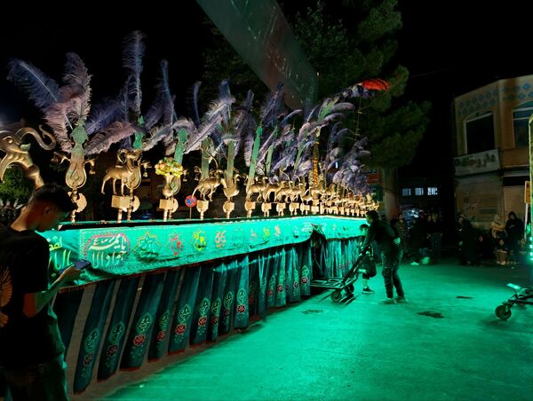 مراسم عزاداری شب عاشورا در خیابان‌های نیشابور 