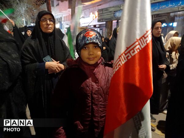 دهه نودی ها صحنه اجتماعات را زیباتر کردند