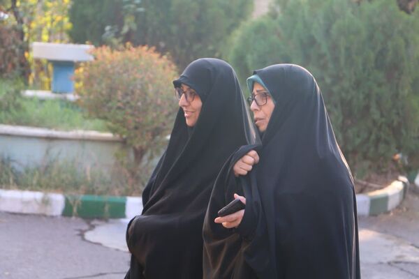 آیین بدرقه دانش‌آموزان دختر ناحیه یک شهرری به اردوی راهیان پیشرفت