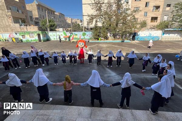 جشن شکوفه‌ها در مدارس هدی و شهید معظم شهرستان قدس با یاد دانش آموزان میناب 