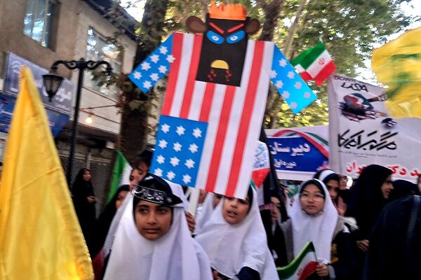 حضور پرشور دانش‌آموزان مدارس شهرستان دماوند، در راهپیمایی یوم‌الله ۱۳ آبان