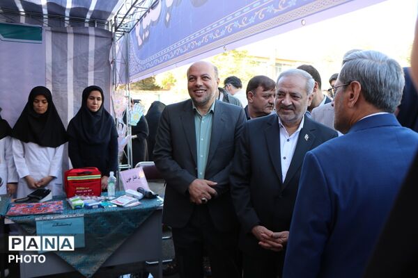 «مهر کریمانه» با حضور وزیر آموزش و پرورش در دبستان پروین اعتصامی بهارستان‌دو
