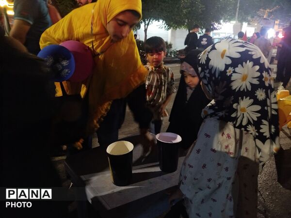 موکب فرهنگیان شبی دیگر در کنار کودکان