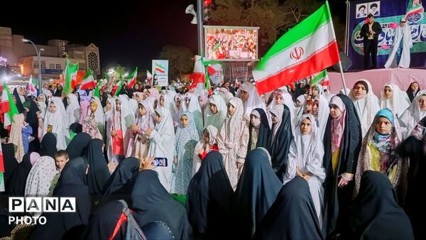 تجمعات مردمی نجف آباد همراه با جشن تکلیف دختران و اقامه نماز استغاثه