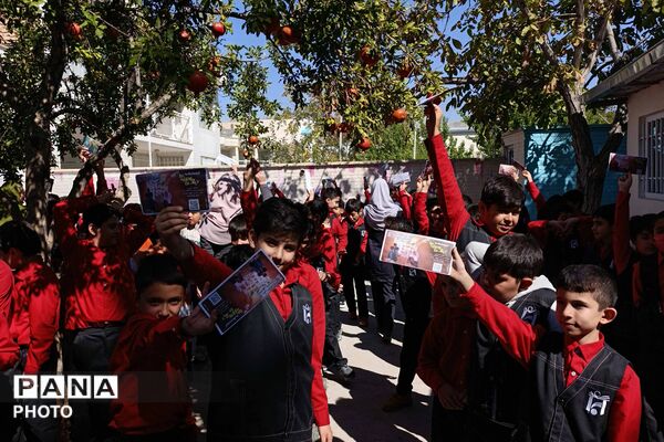 جشن عاطفه‌ها در دبستان ایمان همزمان با سراسر کشور