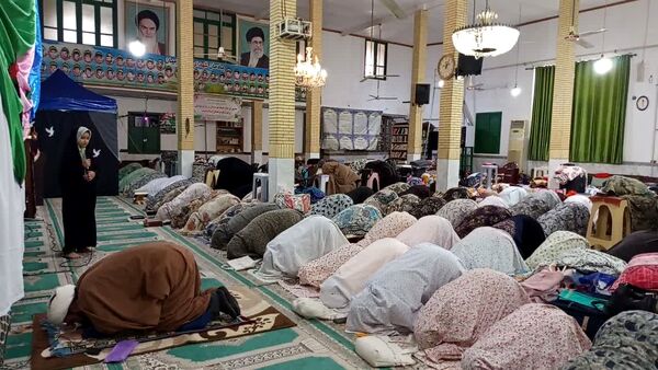 تجلی معنویت و پیوند مادر و دختری در اعتکاف مسجد جامع رامیان