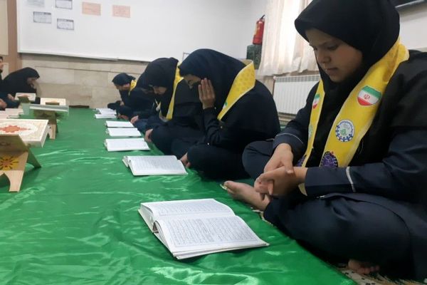 محفل انس با قرآن کریم در دبیرستان شهید مجید دهنوی نیشابور
