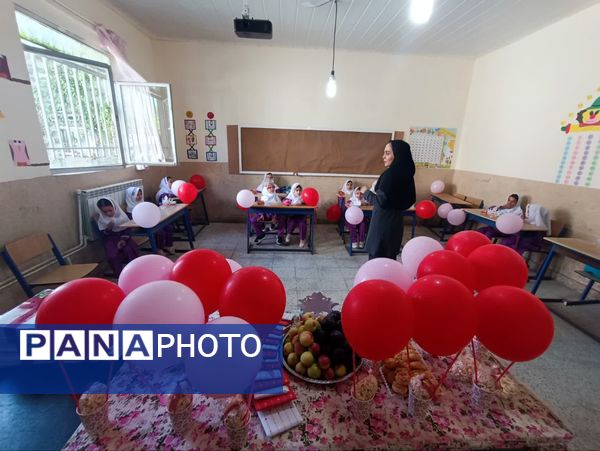 جشن شکوفه‌ها در دبستان شهید رجایی ایزدشهر