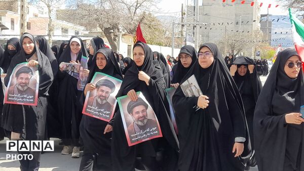چهل روز تنهایی پس از شهادت امام انقلاب؛ مردم اسدآباد همچنان در صحنه