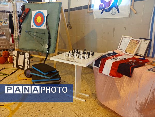 افتتاح نمایشگاه آثار هنری دانش‌آموزان دبیرستان‌های تیتکانلو و مایوان