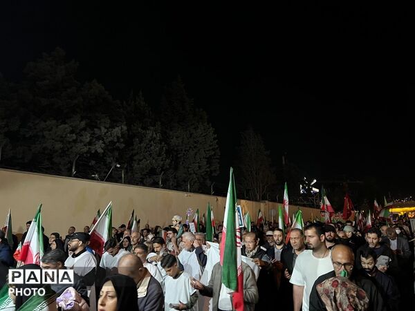 حضور مردم کرج  در پنجاه و چهارمین شب