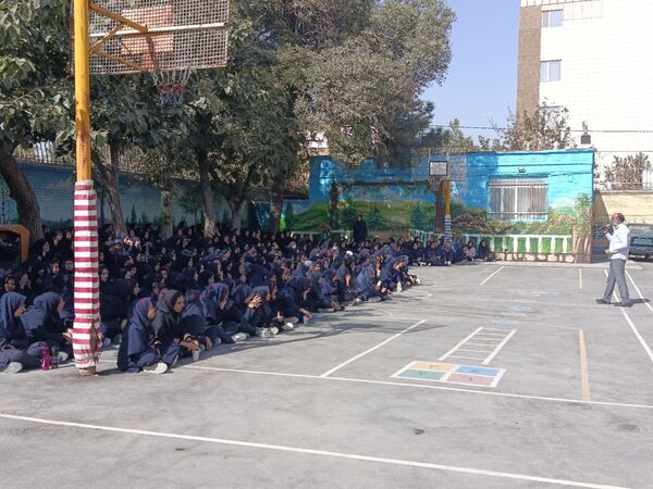 دانش‌آموزان مدرسه مهدی خدابنده با شهدا تجدید پیمان کردند