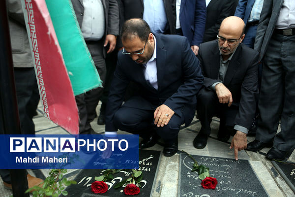ادای احترام وزیر آموزش و پرورش به مقام شامخ شهدای سوادکوه