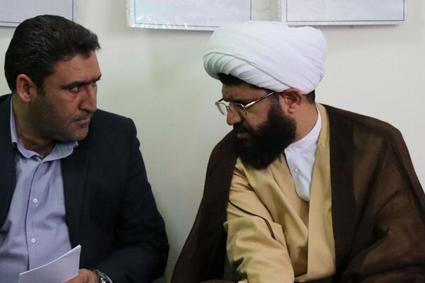میز خدمت ویژه فرهنگیان در شهرستان پاکدشت به‌مناسبت گرامیداشت هفته معلم 