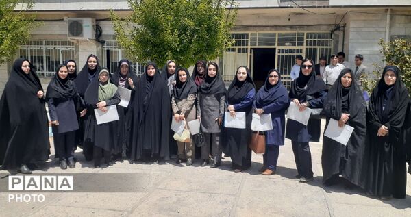 تجلیل از معلمان و مدیران منتخب ابتدایی بیرانوند در آیین زنگ سپاس