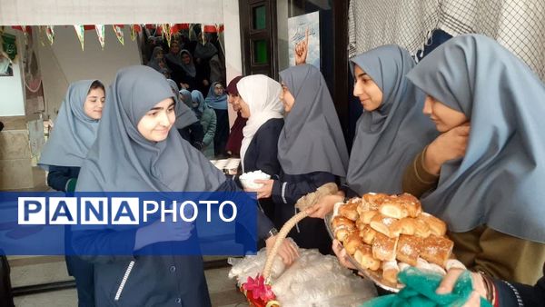 جشن با شکوه انقلاب در دبیرستان فدک منطقه ۱۲