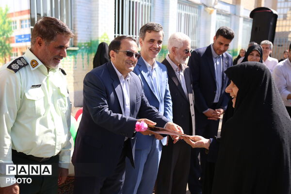 آیین استانی جشن شکوفه ها در دبستان حافظ ناحیه یک اردبیل 