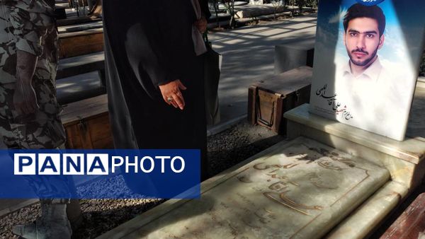 گرامیداشت یاد شهدا توسط دانش‌آموزان دبیرستان شهیده محبوبه دانش