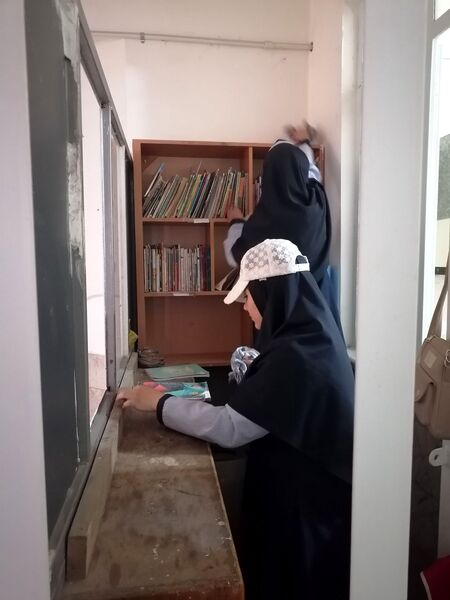 غبارروبی نمازخانه‌ دبستان ناهید نخودی نیشابور