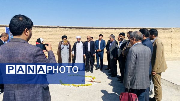 کلنگ‌زنی نمازخانه در مدرسه برکت علیاشهر 