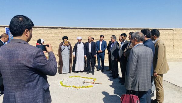 کلنگ‌زنی نمازخانه در مدرسه برکت علیاشهر 